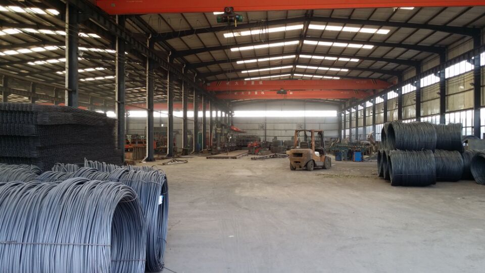 鋼 絲 網(wǎng) 片 車 間